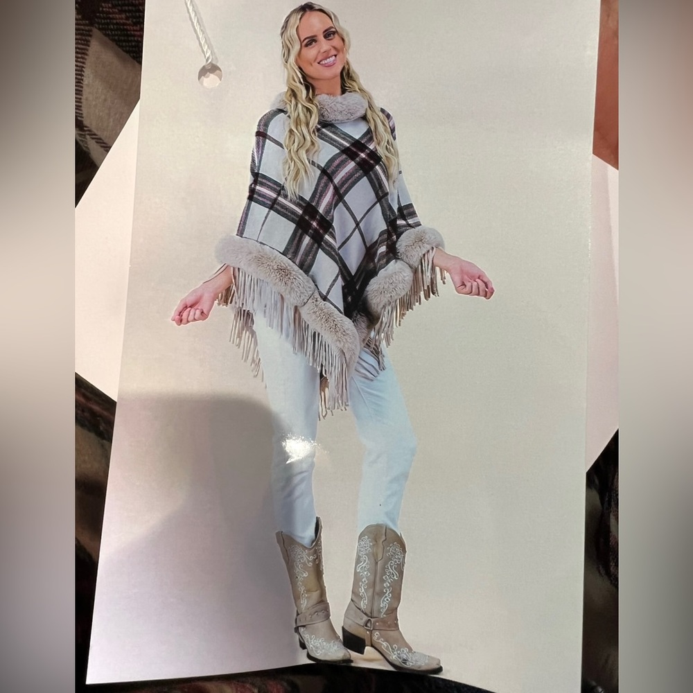 🆕Tartan Plaid V-Shape Poncho W/Faux Fur & Fringe Trim - Picture 11 of 12